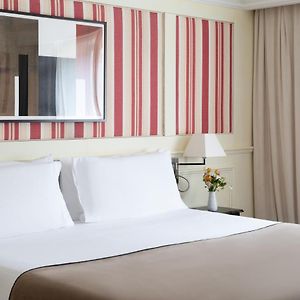 Zimmer mit Kingsize-Bett
