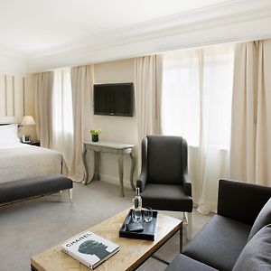 Zimmer mit Kingsize-Bett